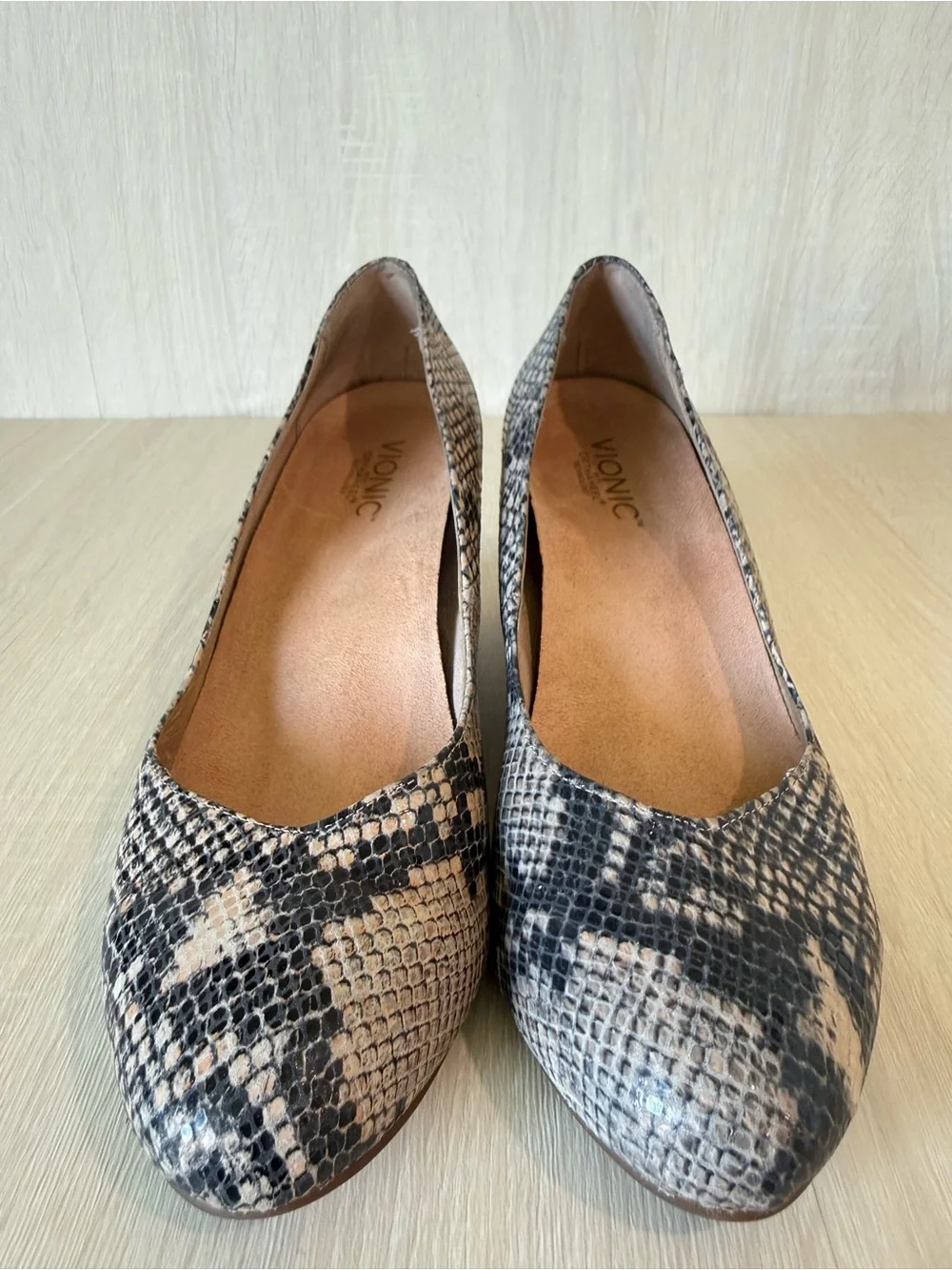 Vionic Antonia Snake Print Wedge Pumps Women’s Size 10 Orthotic Comfort